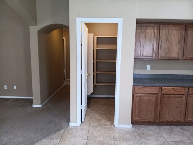 Building Photo - 4 Bedroom, 2 Bathroom! Lovely Home!