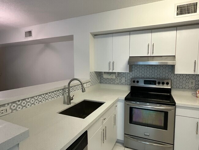 Building Photo - 4816 N State Road 7