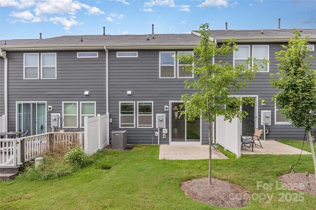Building Photo - 17112 Carolina Hickory Dr