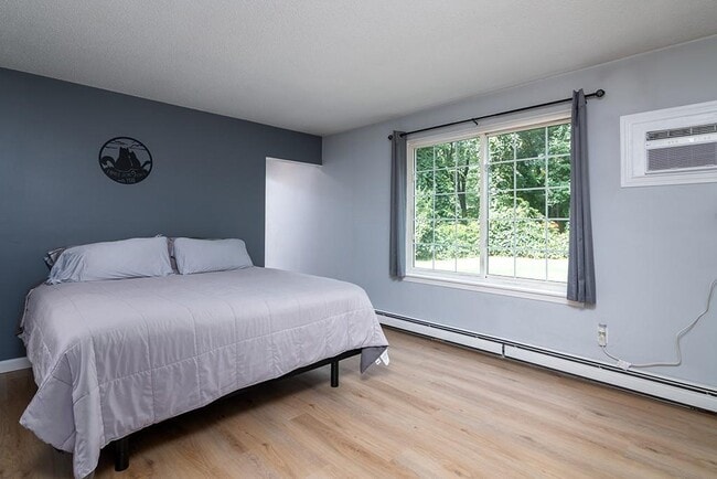 Building Photo - 43 Riverdell Dr