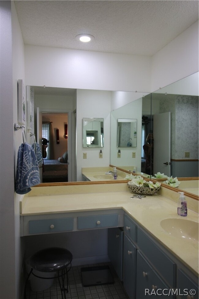 Building Photo - 3316 S Liverpool Point