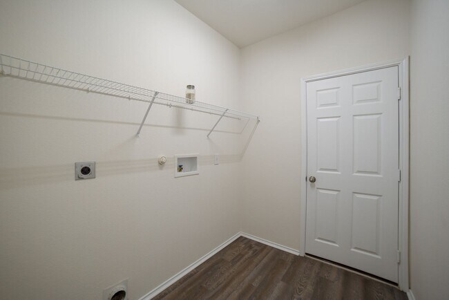 Building Photo - 27110 Saddlefoot Way