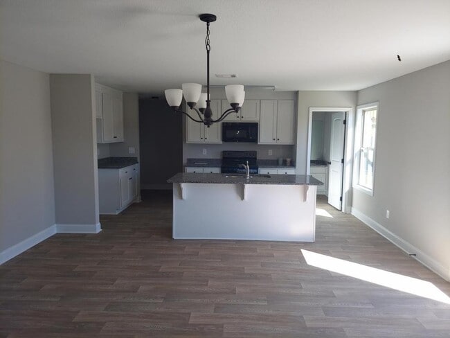 Building Photo - 2199 Savannah Dr