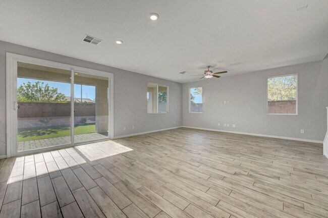 Building Photo - Gated community Located within the Valley Vista Master Plan. 4 Bed 3 Bath features and Open and i...