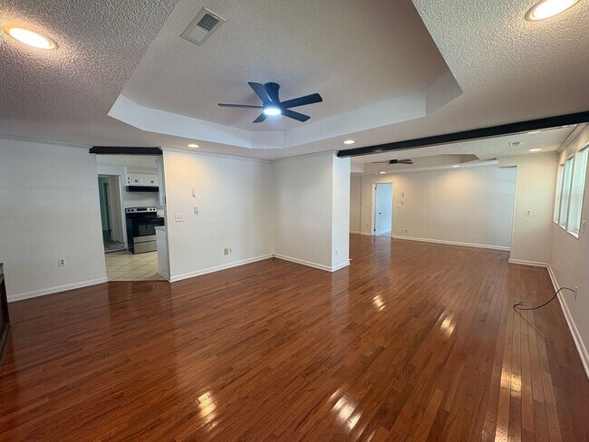 Building Photo - 408 3rd Ave NW
