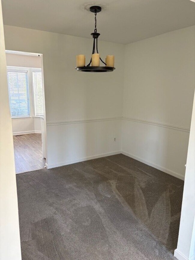 Building Photo - Large End Unit Townhome near Downtown Annapolis and Navy Stadium!