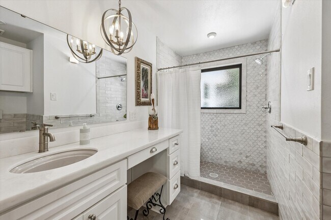 Building Photo - 4710 Edison St