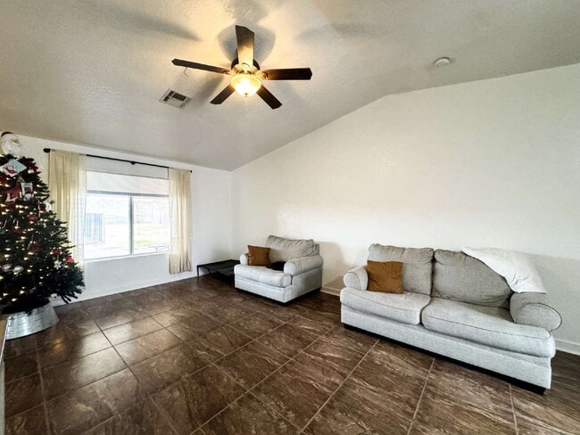 Building Photo - "Charming 4-Bedroom, 2 Bathroom Pool Home in Ocotillo!" HALF OFF FIRST MONTH'S RENT IF A LEASE IS...