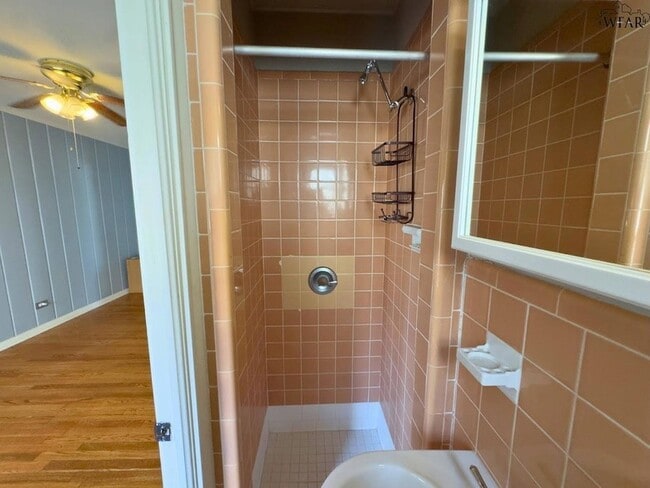 Building Photo - 1817 Ardath Ave