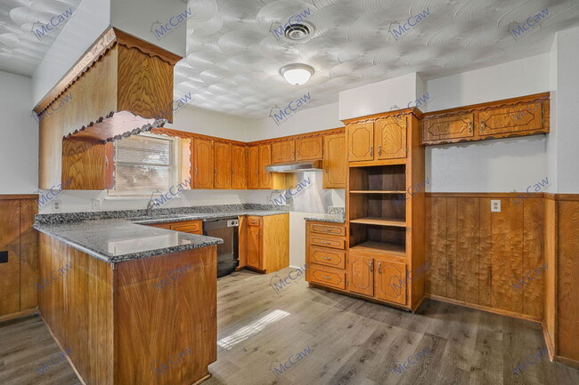 Building Photo - 8708 Barclay St