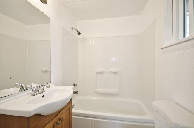 Building Photo - 1423 Ridge Ave