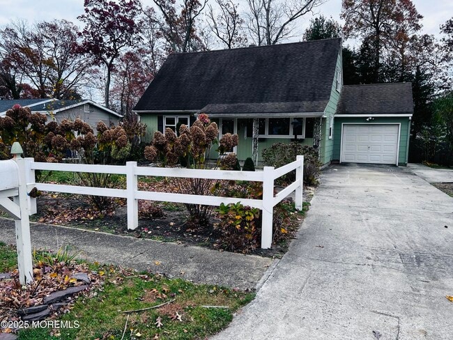 Building Photo - 891 Raleigh Dr