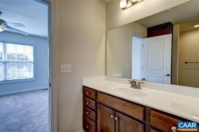 Building Photo - 2402 Winthrop Dr