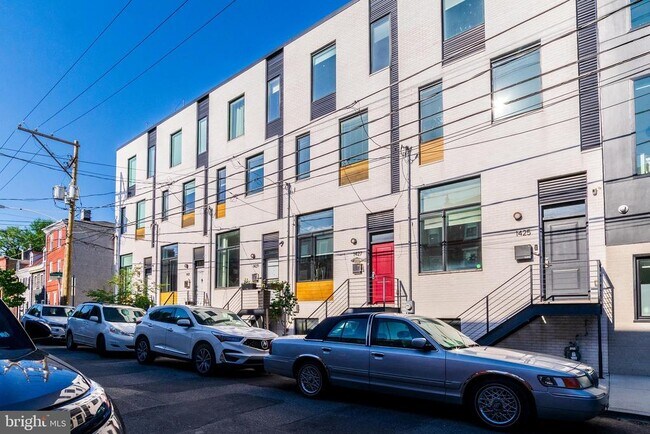 Building Photo - 1427 E Columbia Ave