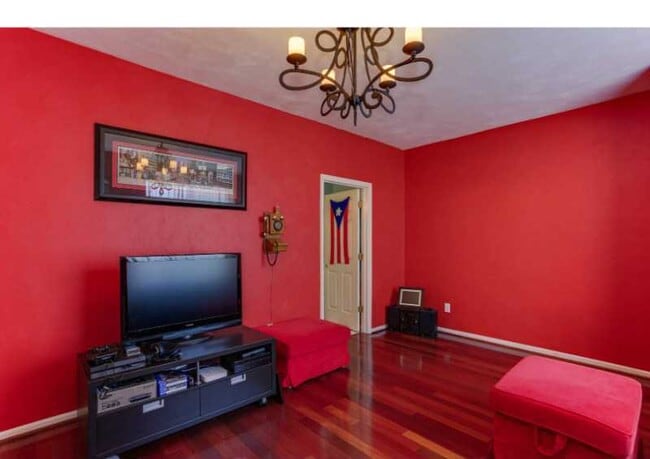 Building Photo - 5236 Summer Crescent