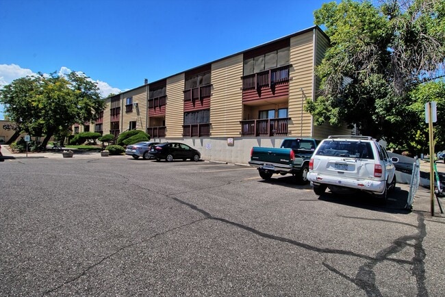 Building Photo - Cozy 2-Bedroom Condo Near CMU & St. Mary’s...