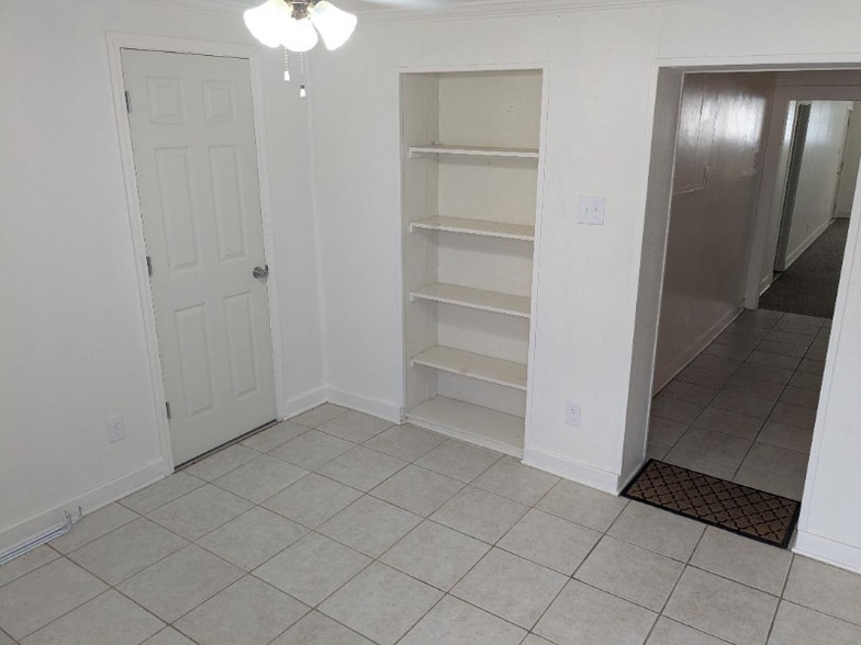 Building Photo - 724 N Eastern Ave