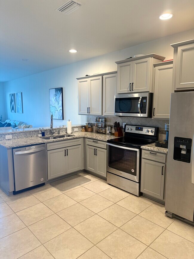 Building Photo - 9208 Hillcroft Dr