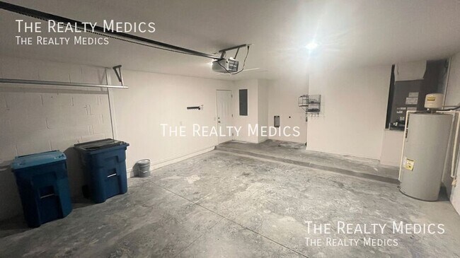 Building Photo - 2498 Cogan Dr