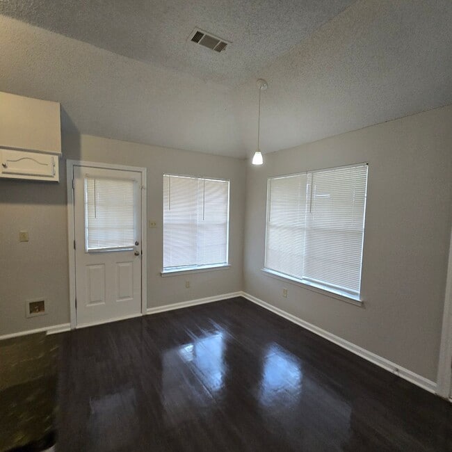Building Photo - 4803 Greenside Rd