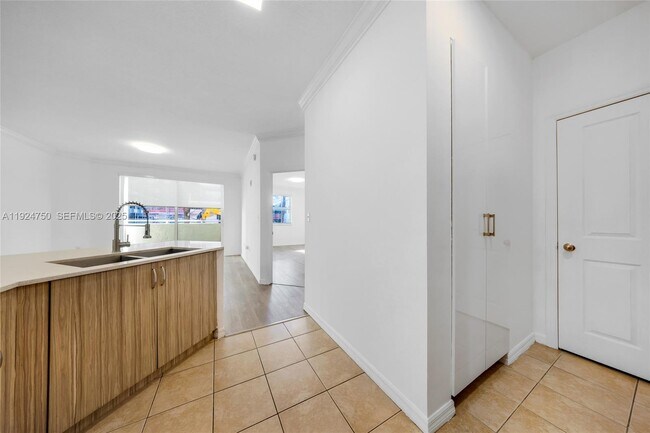 Building Photo - 9172 Collins Ave