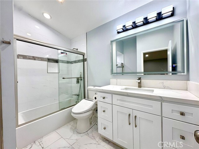 Building Photo - 2747 Fairlane Pl