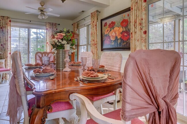 Building Photo - 472 Shellbank Dr