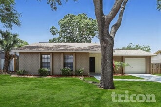 Building Photo - 2704 Mnr Hl Dr