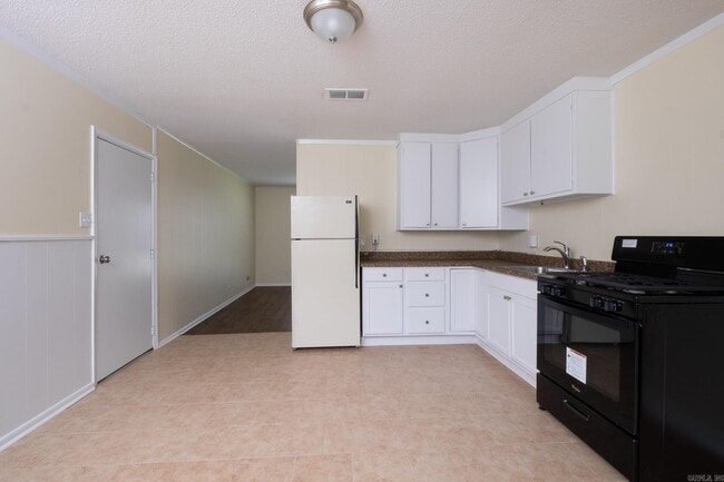 Building Photo - 7815 Moore Dr
