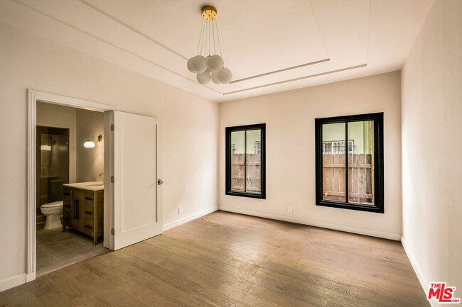 Building Photo - 1206 S La Jolla Ave