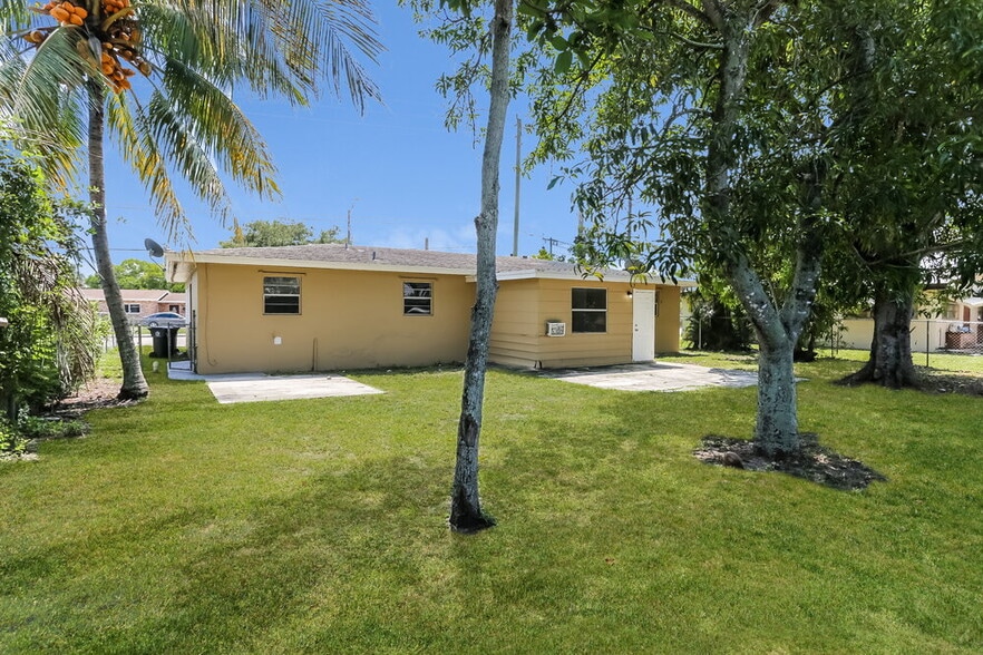 Building Photo - 1181 NW 19th St