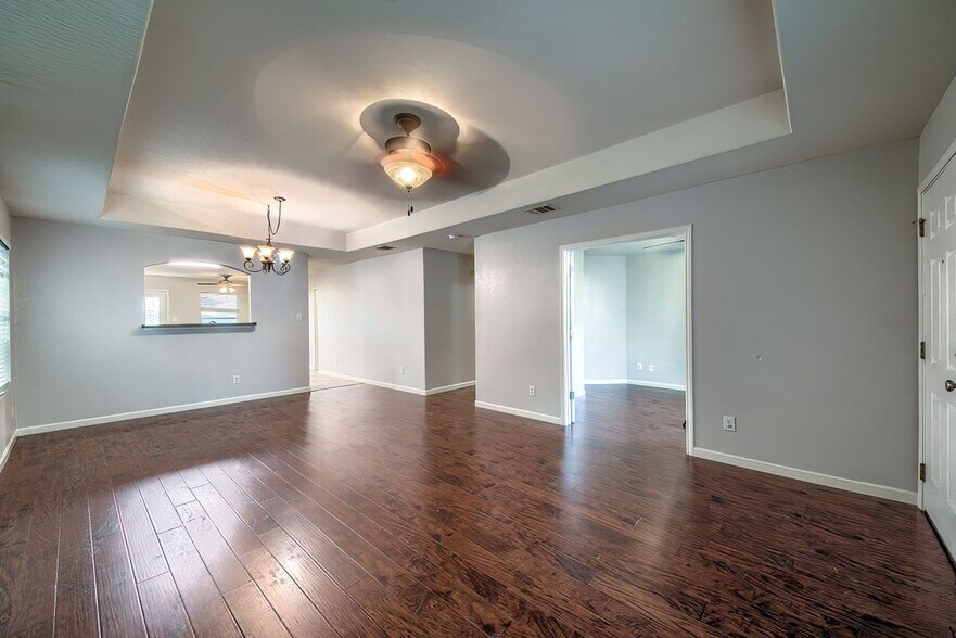 Building Photo - 132 Wistoria