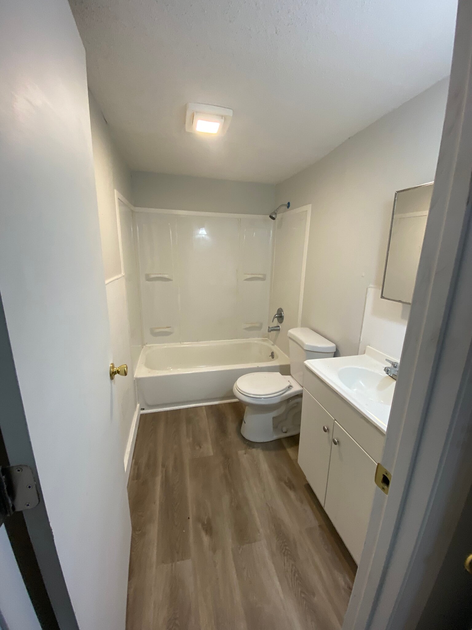 Bathroom - 3935 Linden Ave