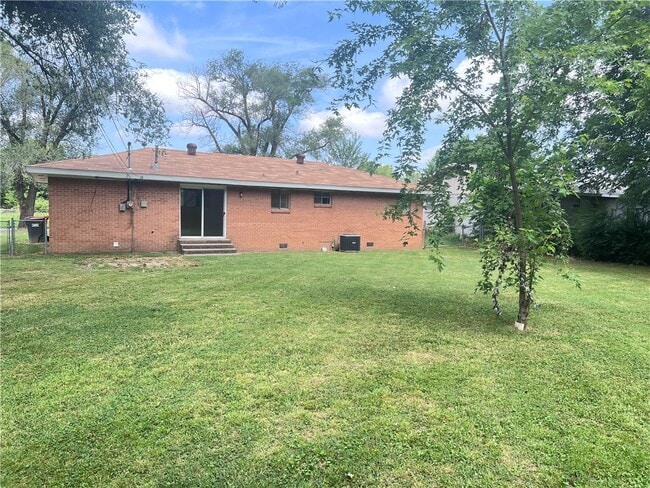 Building Photo - 609 Cedar St