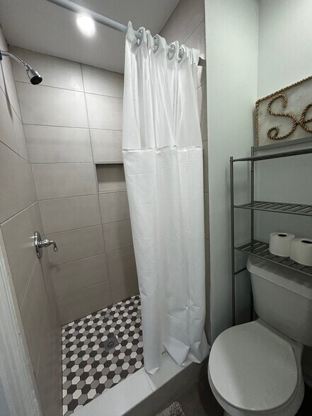 Hall Bathroom - 2809 7th St SW