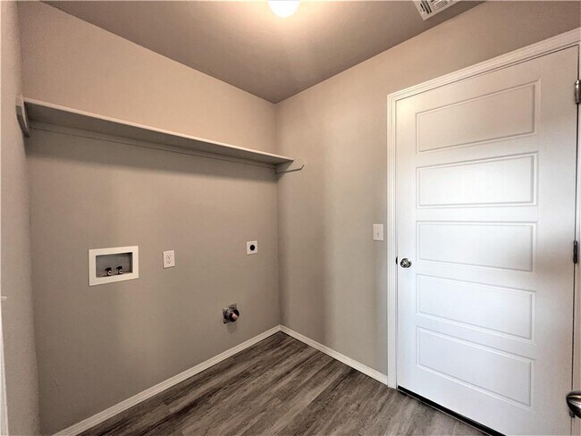 Building Photo - 1314 Travertine Pl