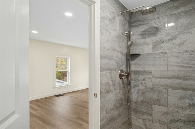 Building Photo - 95 S Main St