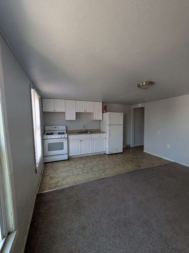 Building Photo - 447 Hays Ave
