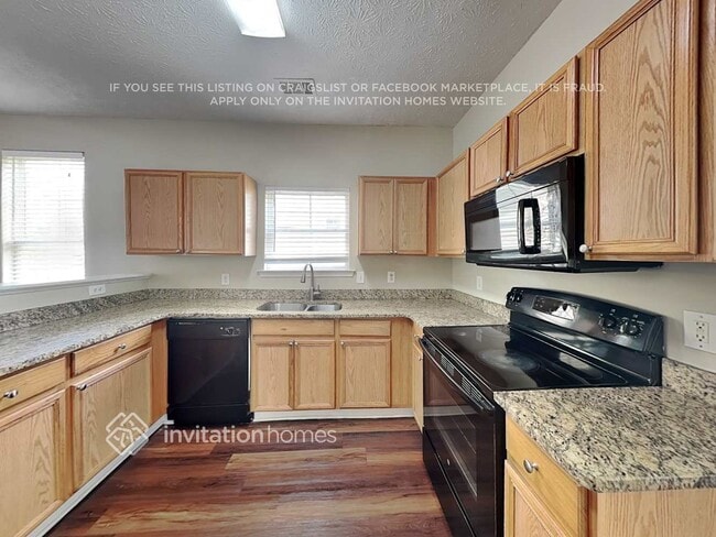 Building Photo - 4612 Legacy Square