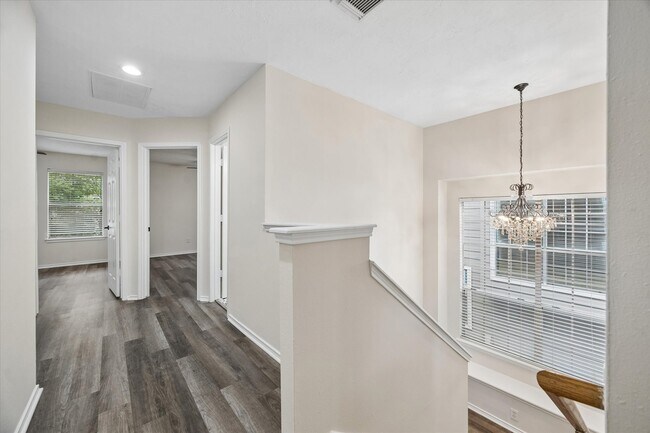 Building Photo - 7 Wineberry Pl