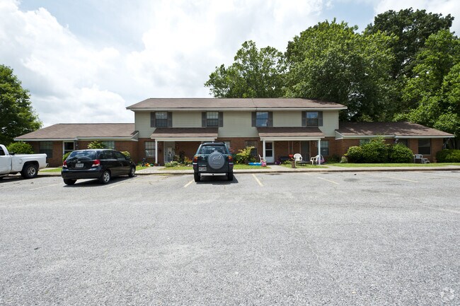 Building Photo - Dawsonville Apartments