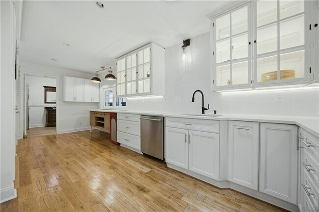 Building Photo - 2220 Spring Mill Cove