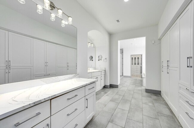 Building Photo - 10011 Brightling Ln