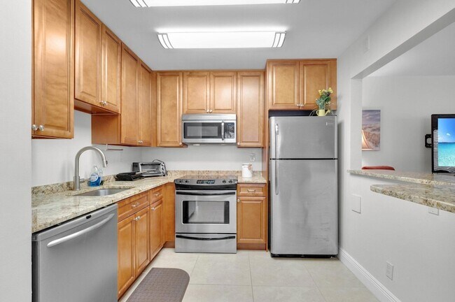 Building Photo - 392 Monaco Ct