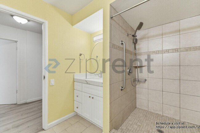 Building Photo - 1967 Solano Way