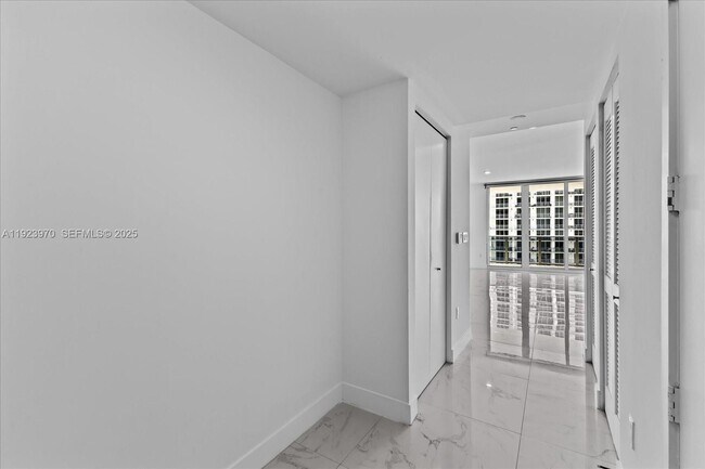 Building Photo - 488 NE 18th St