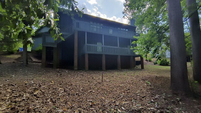 Building Photo - 423 Brightwood Dr
