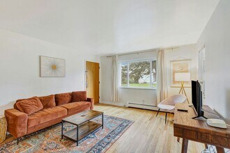 Building Photo - 2948 Wardall Ave