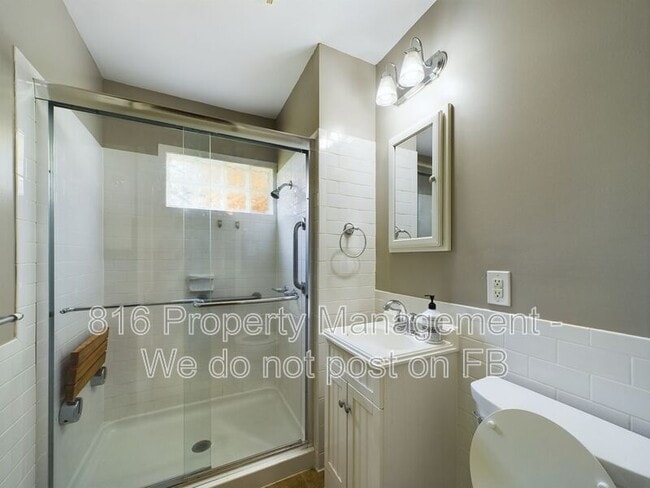 Building Photo - 2729 Calumet St