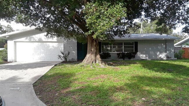 Building Photo - 1329 Fairfield Dr